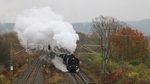 50 3501 mit Sonderzug aus Richtung Leinefelde kommend bei der Einfahrt nach Eichenberg. Ziel war zum 1. Advents-Wochenende der Weihnachtsmarkt in Göttingen. Aufgenommen am 29.11.2014.