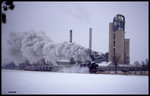 Mit viel Power geht 503655 von Eisenbahntradition am 5.1.1997 mit ihrem Sonderzug bei Erwitte auf der WLE Strecke nach Warstein in die anstehende Steigung.