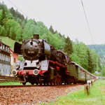 15.Mai 1988, Fahrt eines Sonderzuges auf der Frankenwaldbahn durch Lauenstein.