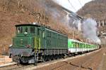Ae 4/7 10987 als schiebende Lok am Dampfsonderzug mit der 50 3673 aus Luino nach Sissach.Bild vom 7.3.2015