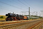 Die Güterzugsdampflokomotive 50 3648-8 eilt am 14.9.2016 in Neudietendorf vorüber.
