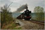 50 0072-4 ,,wie zu alten Zeiten'' mit einer Dampflok bespanter Güterzug,auf der Brücke in Wasungen/Thr. am 11.04.14.