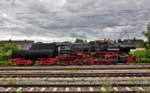 Die Güterzugsdampflokomotive 52 8195-1 rangiert im Bahnhof Saal an der Donau.Bild vom 25.5.2017