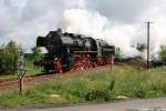 Himmelfahrtstour der IG Dampflok Nossen e.V am 17.05.07 von Nossen ber Freiberg nach Hainichen und retour: Der Sonderzug fhrt bei schnem Licht in Groschirma ein.