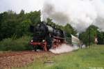 Himmelfahrtstour der IG Dampflok Nossen e.V am 17.05.07 von Nossen ber Freiberg nach Hainichen und retour: 52 8079 verlsst mit Volldampf den Zellwald und wird gleich Grovoigtsberg erreichen.