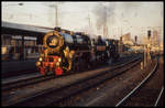 527409 und 18316 dampfen hier am 16.10.1999 gemeinsam durch den HBF Nürnberg.