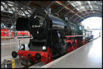 Denkmallok 525448 in der Bahnhofshalle von Leipzig HBF am 27.2.2005.