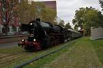 Historische Eisenbahn Frankfurt am Main 52 4867 am 04.10.20 mit einen Sonderzug auf der Hafenbahn Frankfurt am Main beim Teddybärenfahrtag