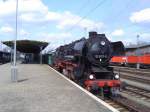 Hier ist die 52 8177 der Berliner Eisenbahnfreunde mit einem Sonderzug zum Hafen in Knigs Wusterhausen. (27.03.04)