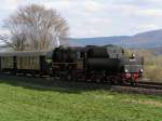 Dampflokomotive 52 8195 der FME ( Frnkische Museumseisenbahn ) rollt mit ihrem Sonderzug am Ostersonntag 2007 von Pegnitz zurck nach Nrnberg.