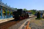 Historische Eisenbahn Frankfurt 52 4867 Rangiert am 28.05.23 beim Bahnhofsfest in Königstein von einen Gehweg aus fotografiert