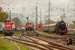 52 4867 mit Sonderzug neben 261 052-5 Gravita und 4185 130-6 (DE18 130) von DB Cargo in Koblenz Lützel, am 02.11.2024.