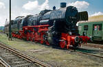 Kohlenstaublokomotive 52 9900 mit Aufschrift am 30.04.2000 im Bw. Dresden-Altstadt.