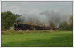 52 8075 und 52 8079 am 13.10.2007 mit 1600 Tonnen Holz am Haken von Bad Salzungen unterwegs nach Meiningen kurz nach Immelborn.