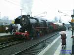 52 1360-8  mit DR-Doppelstockwagen aus der frhen DDR-Zeit  im Bahnhof Peine am 26.03.2006.Die Lok stand kurz vorher  noch auf dem Denkmalsockel im Bahnhof Vienenburg.