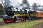 528055 mit Nostalgiezug auf Sonderfahrt auf der Rheintalstrecke nach CH-Rheinfelden,  Bad Zurzach, 9.12.2007