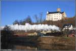 52 8080 der Ostschsichen Eisenbahnfreunde Lbau ist am 23.12.07 unterhalb der Burg Scharfenstein mit einem Sonderzug zur Bergparade nach Annaberg-Buchholz unterwegs.