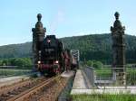 52 8080-5 und 112 331-4 am 25.05.2005 auf der Elbbrcke bei Rathmannsdorf