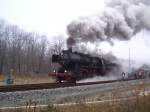 BR 52 8079-7 bei der Ausfahrt aus dem Unteren Bahnhof von Annaberg-Buchholz am 23.12.06.