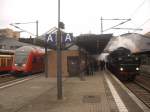 Whrend RE38074 (RE 1 Frankfurt/Oder - Brandenburg Hbf.) aus Potsdam Hbf ausfhrt, wartet 52 8177-9 der Dampflokfreunde Berlin noch, bis sie zu ihrer Rundfahrt aufbrechen kann.