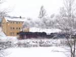 52 8029-2 kurz nach der Zschopaubrcke vor Scharfenstein am 13.12.08 mit ihren Sonderzug aus Berlin zur Bergpaarade nach Schwarnenberg.