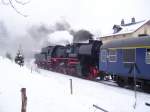 Der Sonderzug mit 52 8029-2 fhrt am 13.12.08 durch den ehemaligen Bahnhof Walhtersdorf Richtung Schwarzenberg.