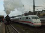 Kraft gegen Geschwindigkeit.52 6106 mit DPE31976 von Koblenz nach Rdesheim steht neben 401 570-7 mit ICE1126 nach Kiel in Koblenz Hbf.14.12.08