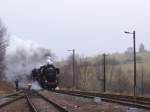 52 8154-8 durchfhrt am 23.12.06 den Bahnhof Schnfeld-Wiesa.