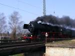 BR52 8177-9 mit einem Sonderzug (einige Donnerbchsen) am haken aus Berlin am 04.04.2009 um 11.31 Uhr in Magdeburg.