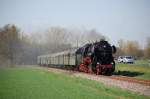 52 8195 bei Schweighof am 11.04.2009 (Strecke Amberg-Schnaittenbach)