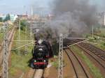 52 8177 zieht mit V200 116 am 20.6.2009 einen Sonderzug von Berlin nach Joachimsthal und passiert hier Berlin-Warschauer Str.