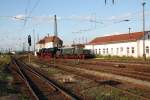 52 8154-8 und E94 056 rangieren vor dem Stellwerk B2 des Leipziger Hauptbahnhofs, 05.07.2009.