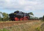 Dampfsonderzug mit BR 52 8154-8 zum Winzerfest von Leipzig ber Pegau,Zeitz nach Fryburg (Unstrut), vorbeifahrt in Grodalzig um 9:09 12.09.2009