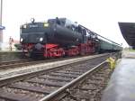 52 8154-8 mit ihrem Sonderzug (Burgenlandrunde von Leipzig ber Zeitz, Weienfels, Grokorbeta und zurck nach Leipzig)in Zeitz 25.10.2009