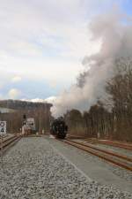 52 8079-7 zieht am 28.11.09 zum Wasser fassen ins Eisebahnmuseum  Schwarzenberg.