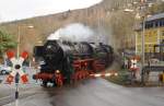 52 8047 und 52 8079 passieren am 06.12.09 den B am Auer Erzgebirgsstadion.