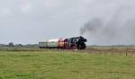 52 8079-7 zieht am 15.08.2009 zwischen Dagebll und Maasbll einen Zug nach Niebll.