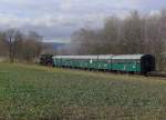 Nachschu von 52 8079-7 am 28.11.09 mit ihren Reko-Wagen der Gattung Bag und Baag im Ortsgebiet von Raschau unterwegs. Im sonst Bghw-Wagen verseuchten Erzgebirge ist der Zug eine sehr schne Abwechslung. (Bildautor: Christian Paul)