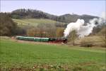 52 8134 mit Reko-Wagenzug auf der Fahrt von Gerolstein nach Ulmen.