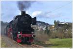 Nachschuss auf den Bi-Zug mit 58 311 + Wagensatz + 52 6106; auf der Eifelquerbahn kurz vor Daun, 2.4.2010