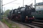 In Neumark(Vogtl.) wurde im Betriebshof der Vogtlandbahn Wasser genommen.Hier rangiert 52 8079 aufs Anschlussgleis.01.05.2010.