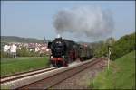 Nach einem Stop in Untersteinach (bei Stadtsteinach) stampft 52 8195 mit ihrem Sonderzug aus Nrnberg komment in Richtung Neuenmarkt-Wirsberg.