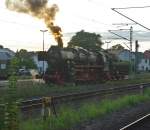 52 8154-8 hat die Leipziger heil von Meiningen nach Eisenach zurckgebracht, nun kann wieder ihre E44 044 bernehmen, whrend sich der Dampfer auf den Weg zurck nach Meiningen macht, um auch am