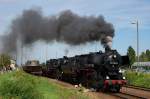 52 1360 und 52 8154 mit Gterzug am 12.09.2010 bei der Ausfahrt aus Knauthain