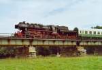 BR 52 8079 am 1.10.2005 mit einem Sonderzug von Nossen zur Leipziger Hobby-Messe, aufgenommen auf der Muldenbrcke in Kssern