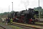 Da der Bahnsteig in Adelebsen viel zu kurz fr einen solchen Zug ist war der Ausstieg nur in den letzten beiden Wagen mglich.