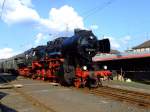   52 8137-0 der Eisenbahnfreunde Betzdorf fährt am 04.Sep.2010 in Siegen mit Charterzug ins heimische BW ein.