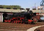 Die 52 8134-0 (unter Dampf) der Eisenbahnfreunde Betzdorf am 24.04.2011 vor dem Ringlokschuppen im Sdwestflische Eisenbahnmuseum in Siegen.