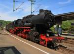   52 8134-0 der Eisenbahnfreunde Betzdorf (EFB) kommt mit Sonderzug von Au/Sieg und fährt Rauchkammer voraus am 08.05.2011 in den Bahnhof Betzdorf/Sieg.