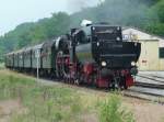 05.06.2011 - BR52 7409 aus Wrzburg als  Feuriger Elias  bei Einfahrt in den Bahnhof Weissach